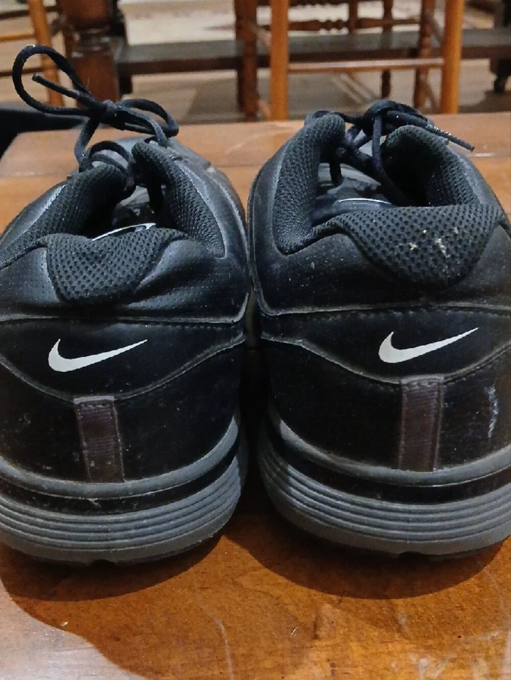 Nike Men's Black and White Athletic Sneakers